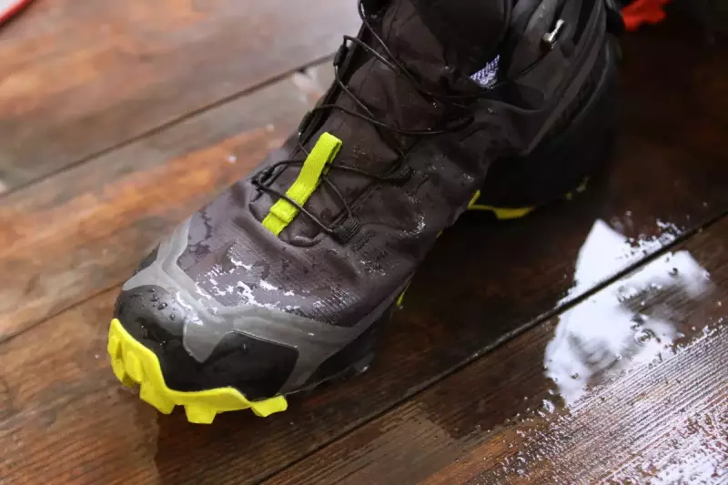 サロモン クロス ハイク ミッド ゴアテックスの特徴-アッパー