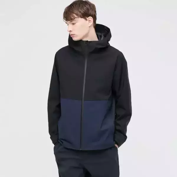 ユニクロ ブロックテックパーカー