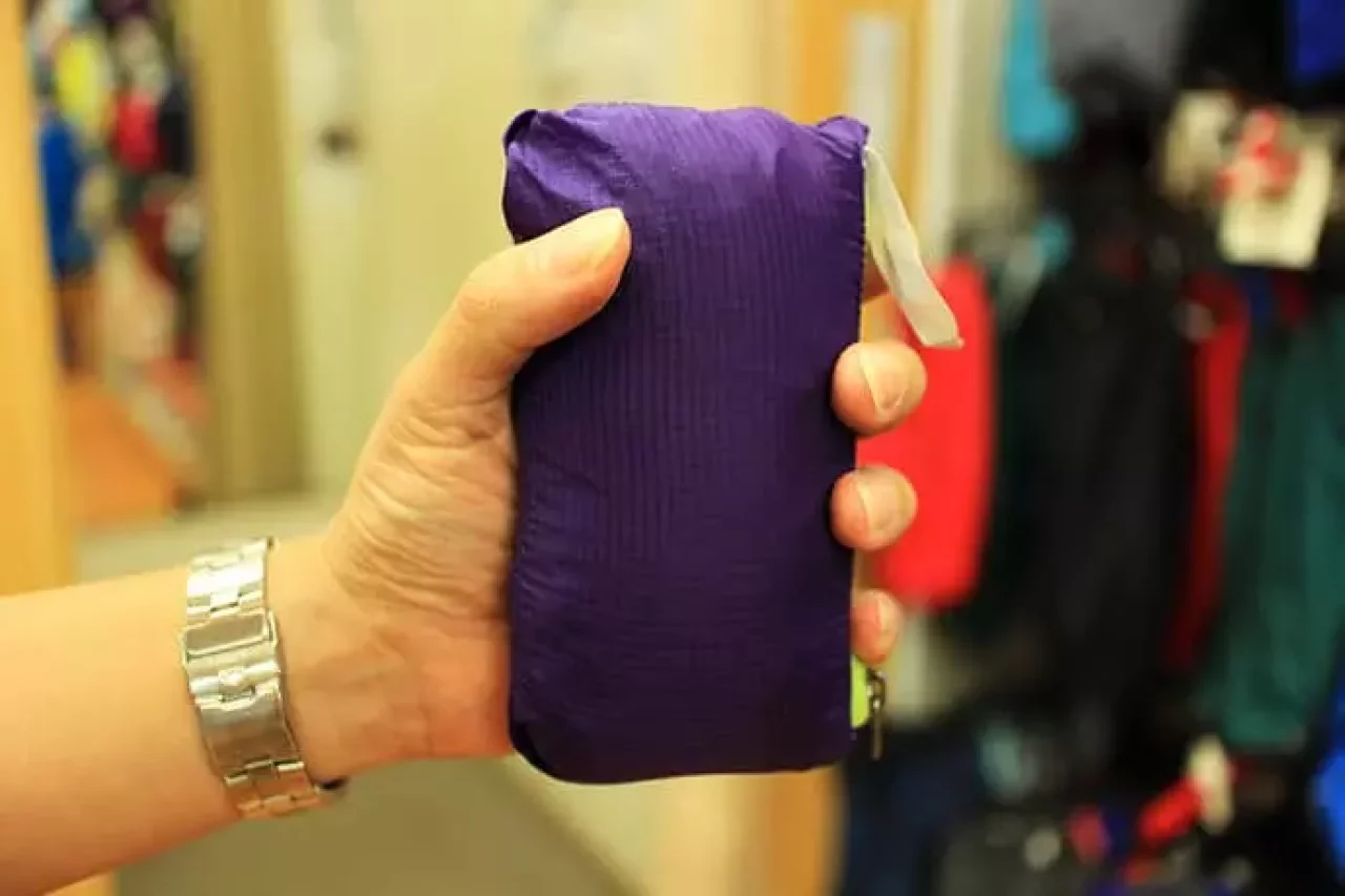 パタゴニア ウインドブレーカー「フーディニ」のコンパクト性能