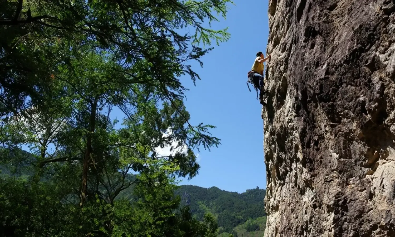酷暑の夏も涼しい!クライミング天国「小川山/廻り目平キャンプ場」で過ごす最高の日