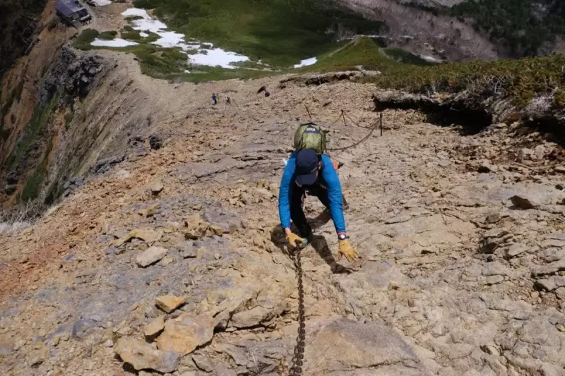 岩場の多い登山道