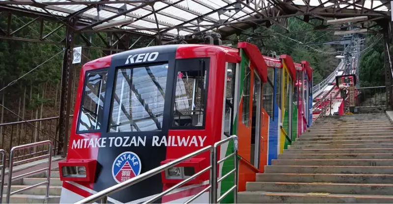 御岳登山ケーブルカー、車両写真