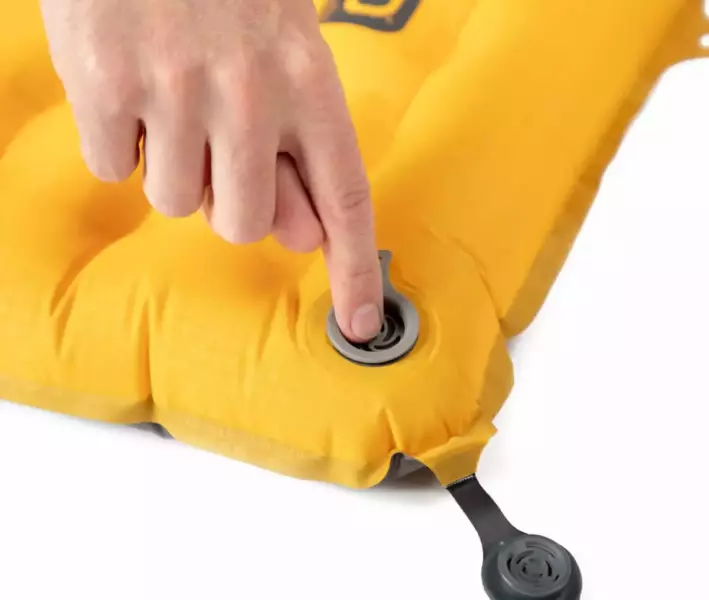 NEMOのテントマットはバルブに弁がついている