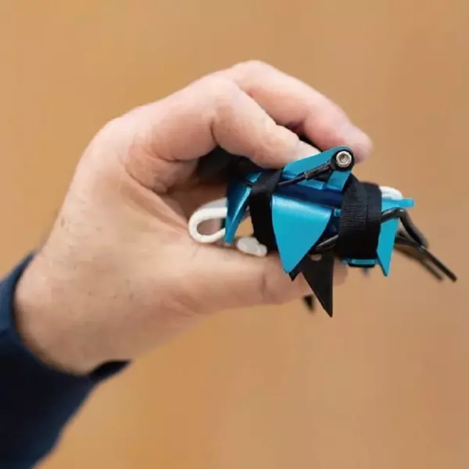 ブルーアイス:HARFANG HYBRID CRAMPONS