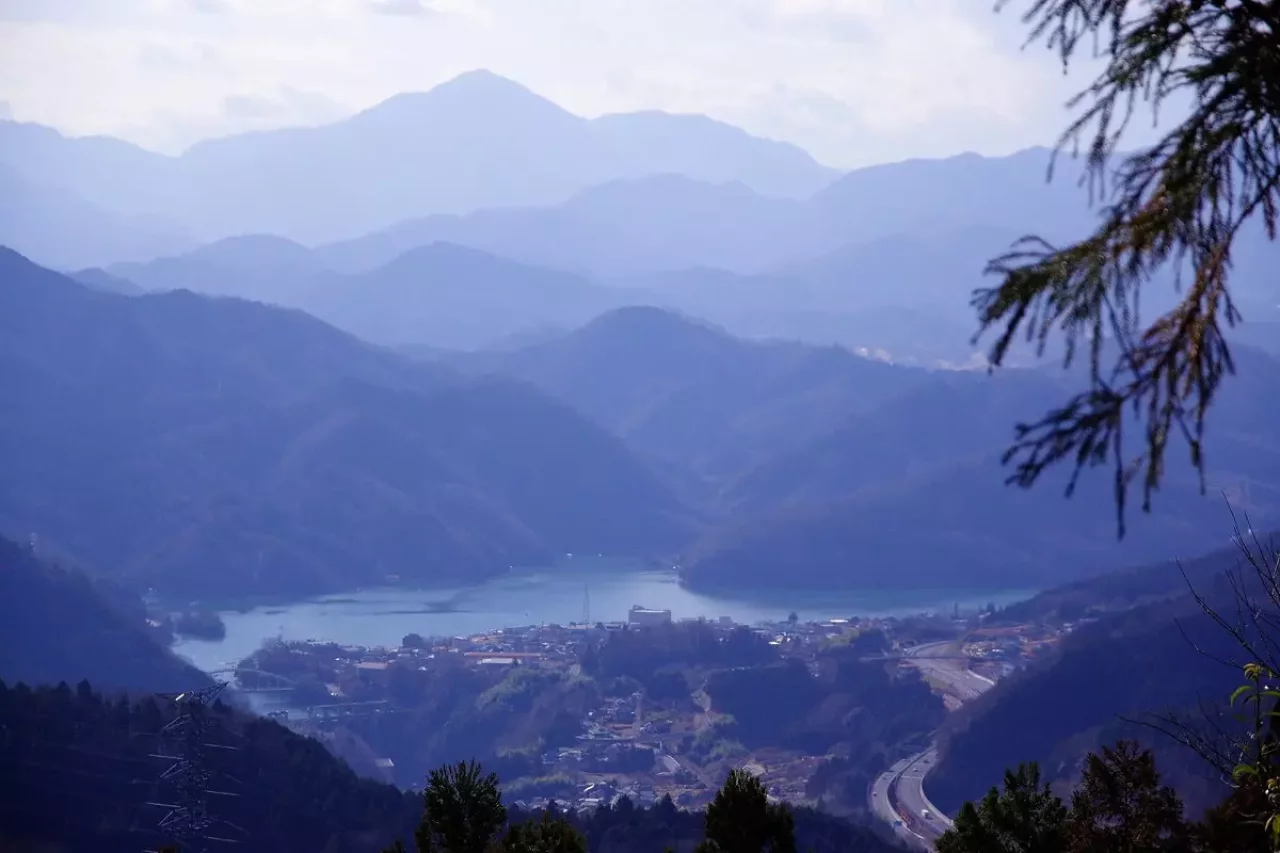 裏高尾の定番トレイル 低山縦走 陣馬山