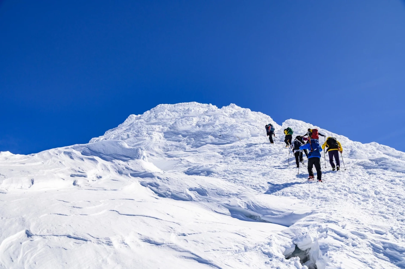 冬の日帰り登山の持ち物の選び方とおすすめアイテム25選!低山・雪山別の必需品リスト付き
