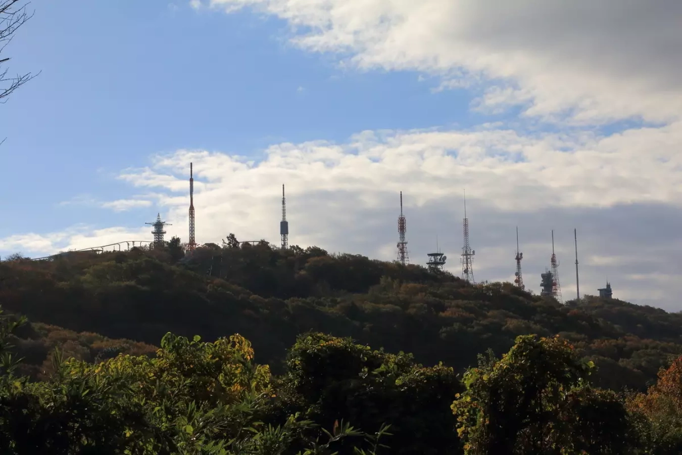 生駒山日帰り登山|難易度別コース3選【山頂に遊園地!お楽しみ登山】