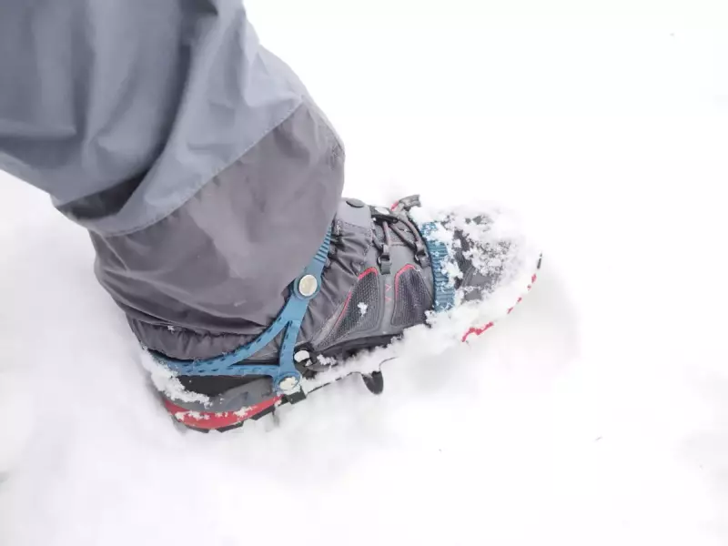 雪山登山(アイゼン装着)