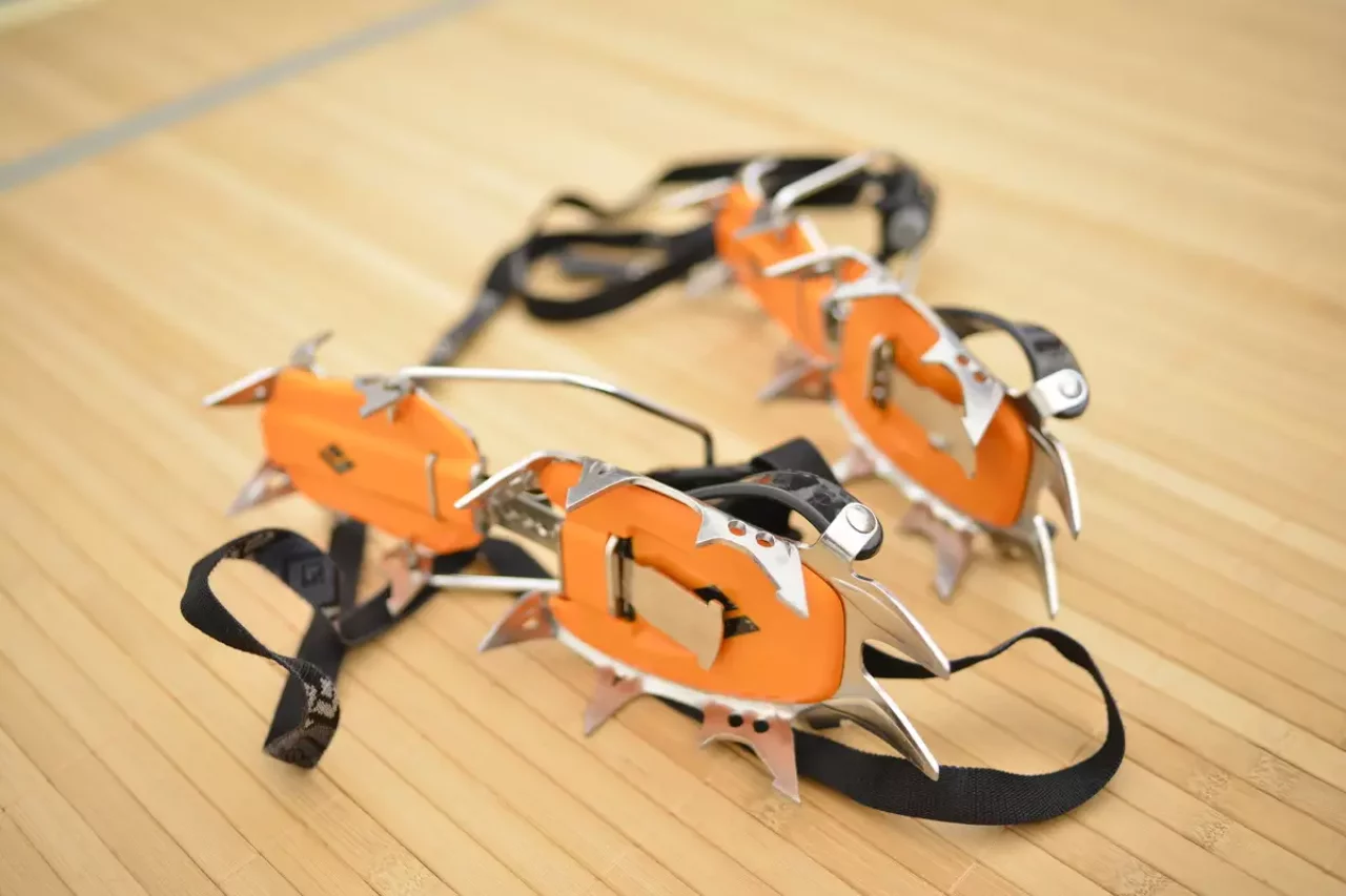 アイゼン(雪山装備)