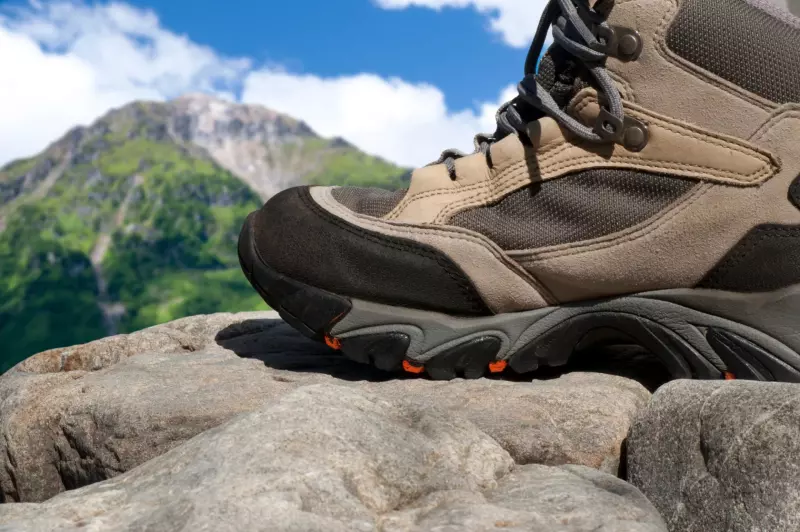 登山靴の選び方 | トレッキングシューズとハイキングシューズの違いなど初心者の疑問を一挙解決!おすすめモデルも紹介|登山靴・シューズ|登山ギア|山のモノ|登山・トレラン・山スキーマガジン「山旅旅」