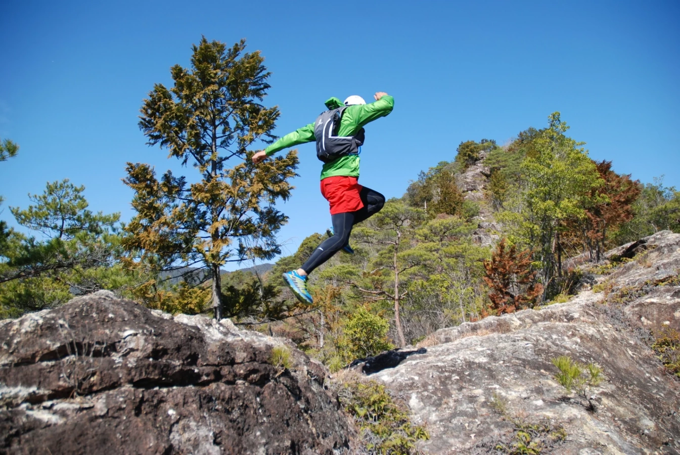 【2025年】登山におすすめのアクティブインサレーション21選‐軽量でオールシーズン使える行動着を徹底比較