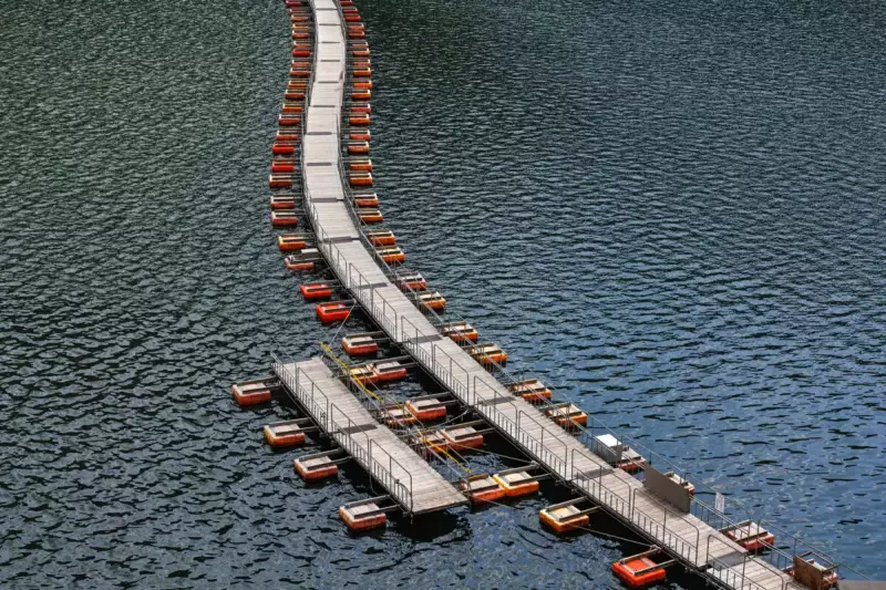 麦山の浮橋 ドラム缶橋