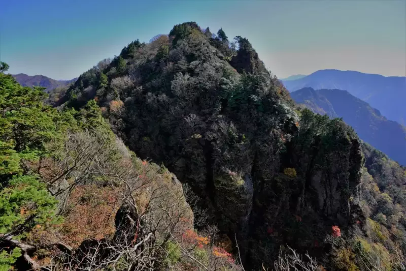 大日山からの稲村ヶ岳
登山 温泉