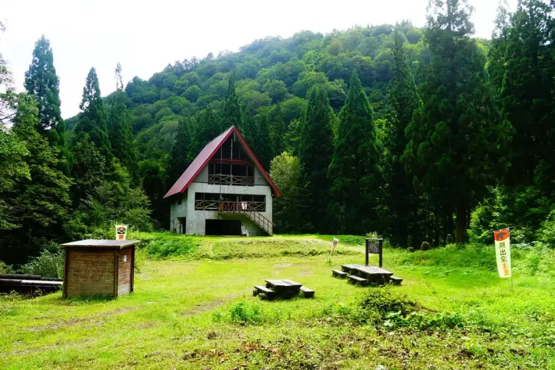 飯豊山 大日杉コース登山口 大日杉小屋
