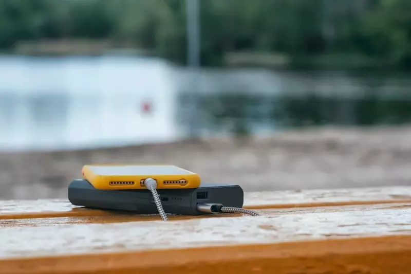 登山で使えるモバイルバッテリー:失敗しない選び方&厳選おすすめモデル|その他|アクセサリー|山のモノ|登山・トレラン・山スキーマガジン「山旅旅」