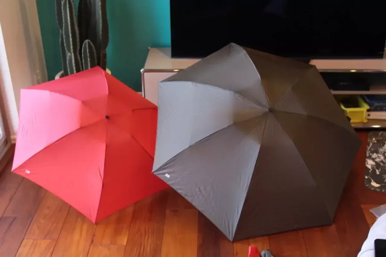 【2026年】登山に傘はアリ?メリデメリや選び方、安全に使える登山用傘おすすめ8選!