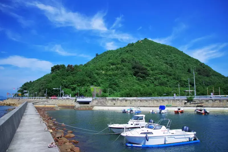 海を眺め歩く絶景ハイク