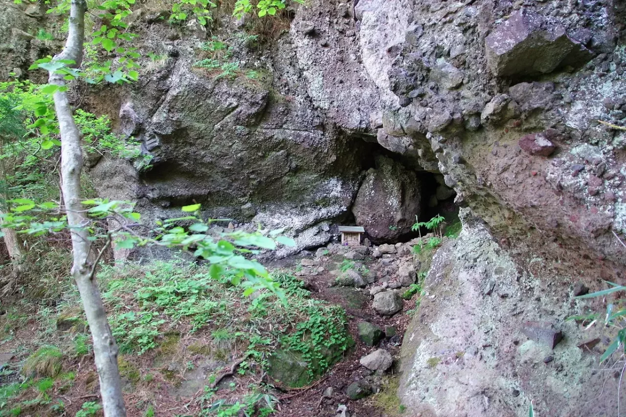 アスレチック感抜群の低山は、山岳信仰の聖地