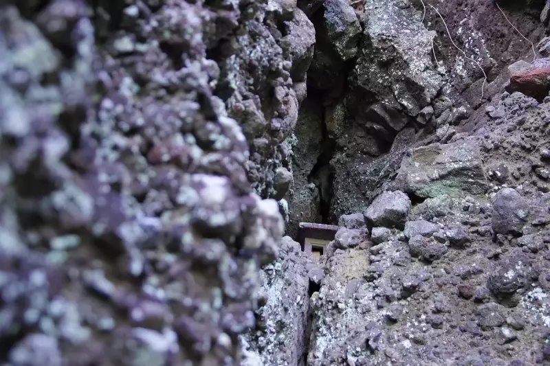 アスレチック感抜群の低山は、山岳信仰の聖地