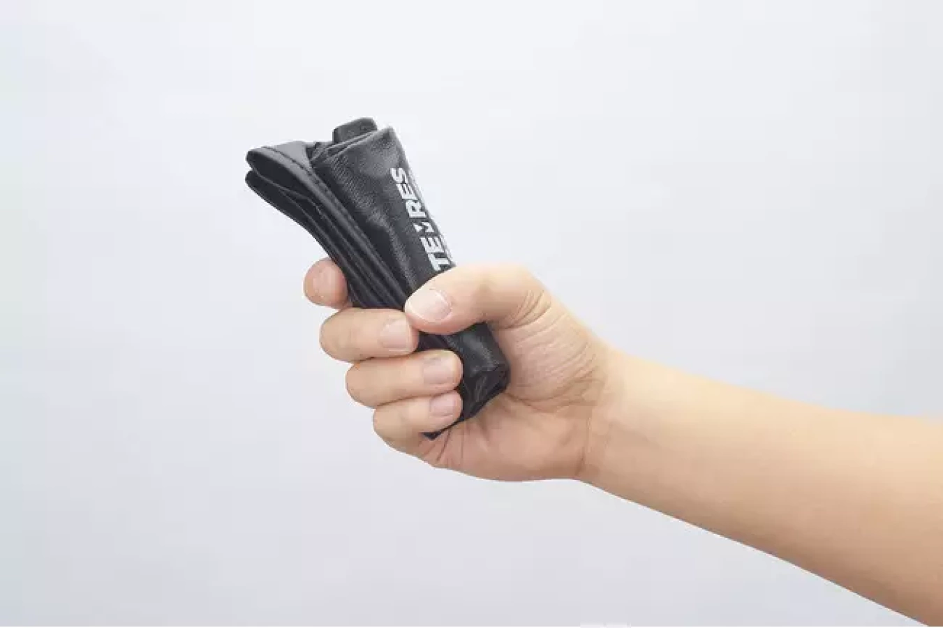 コンパクトに持ち運べる!軽くやわらかい透湿防水グローブ「TEMRES 04advance」