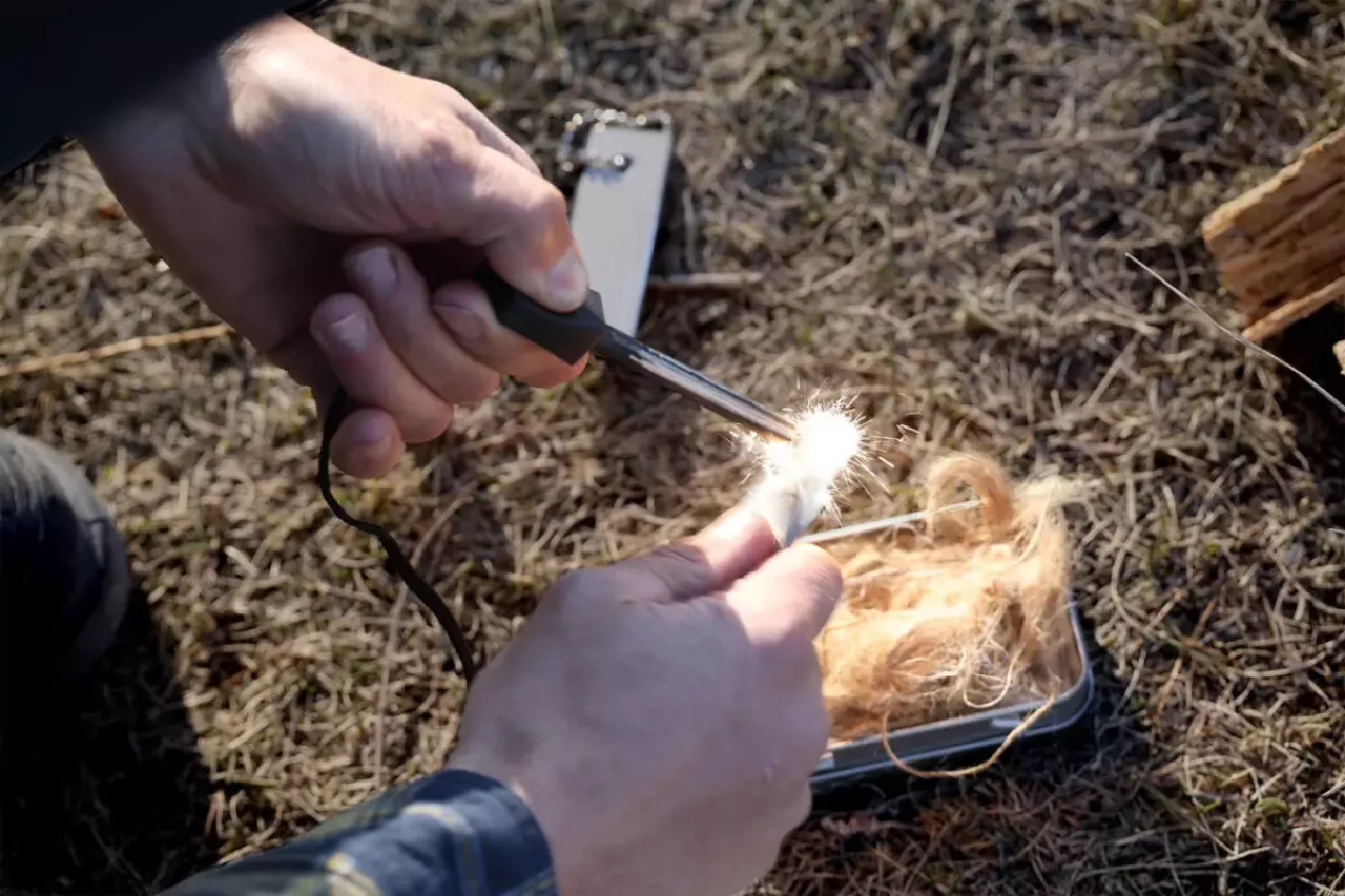 マッチやライターがなくとも火を起こせるファイヤーインアーボックス